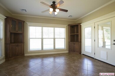 Florida Room exits to Back Yard
