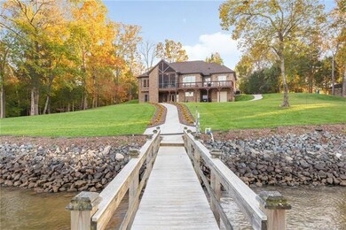 Fully Sodded yard overlooking Lake Wylie.