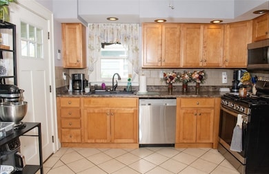 110 School St, Hubbard, OH 44425 - photo 4