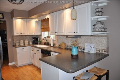 54 Mannon Dr, Alum Creek, WV 25003 - photo 5