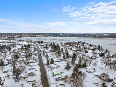 907 Chestnut St, Cadillac, MI 49601 - photo 5