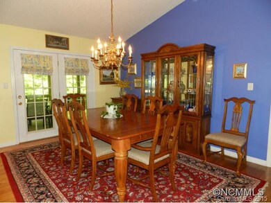 Spacious Dining Area