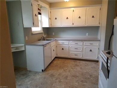 1980 Idlehurst Dr, Euclid, OH 44117 - photo 3