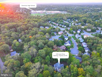 126 Lake Dr, Sterling, VA 20164 - photo 3