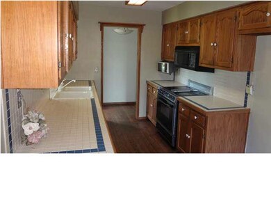 HANDY KITCHEN