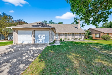 813 Lakeview Dr, Sugar Land, TX 77498 - photo 6