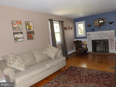 8729 Emge Rd, Parkville, MD 21234 - photo 3