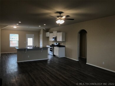 1235 E San Antonio St, Broken Arrow, OK 74012 - photo 2