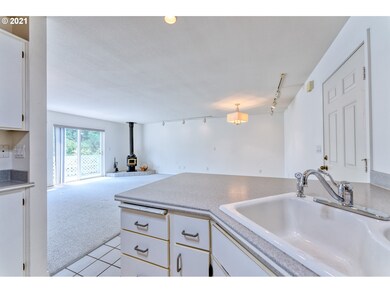 1445 Seacrest Ln unit 4, Brookings, OR 97415 - photo 6