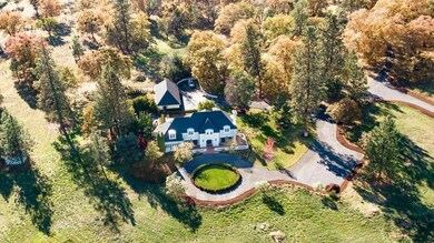 3940 Walker Creek Rd, Central Point, OR 97502 - photo 2