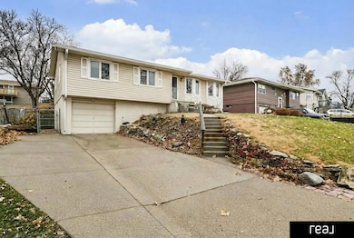 7210 Wood River Dr, Omaha, NE 68157 - photo 3