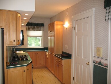 15 May Ct unit 2, Methuen, MA 01844 - photo 2