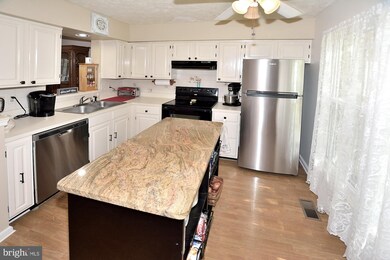 3713 Mazewood Ln, Fairfax, VA 22033 - photo 2