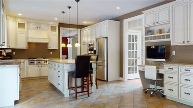 21 Birchwood Dr, Rehoboth, MA 02769 - photo 2