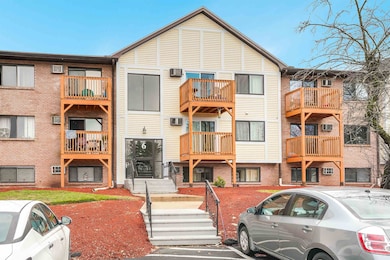 6 Lancelot Ct unit 2, Salem, NH 03079 - photo 2