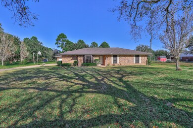 Welcome to 2605 County Road 62, Rosharon, Texas 77