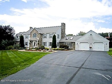 255 Gwen Elaine Ln, Falls, PA 18615 - photo 3