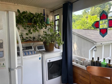 949 Anderson St, Staunton, VA 24401 - photo 2