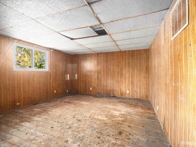 402 W Pleasant St, Churubusco, IN 46723 - photo 4