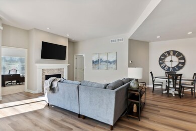 868 S Verona Cir unit 26, Grafton, WI 53024 - photo 3