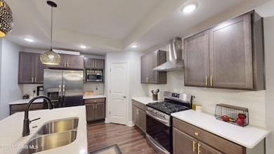 518 Hidden Village Ln, Holland, OH 43528 - photo 7