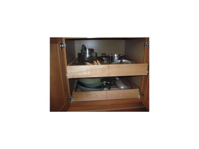 Kitchen. Pull out shelves for a handy Pots & Pans 