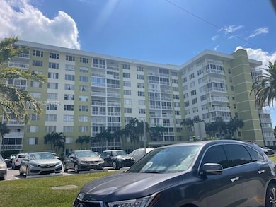 Hillcrest No 21 unit 701B, Hollywood, FL 33021 - photo 2