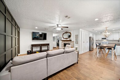 16314 Oxnard Ln, Friendswood, TX 77546 - photo 2