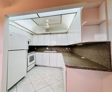 461 Wellington J, West Palm Beach, FL 33417 - photo 2