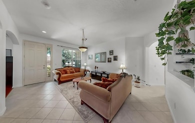 614 Cedar Waxwing Dr, Brandon, FL 33510 - photo 4