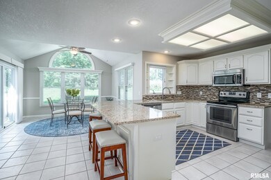 2504 E 40th St, Davenport, IA 52807 - photo 6