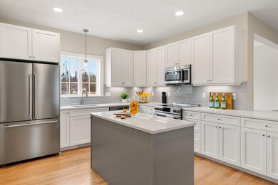 65 Driftwood Cir unit 25, Sandown, NH 03873 - photo 4