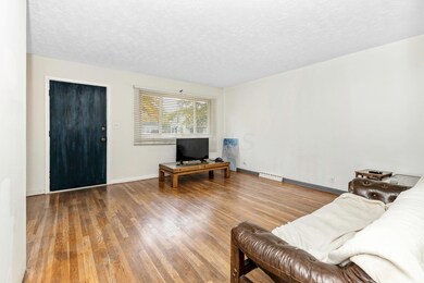 2-LivingRoom