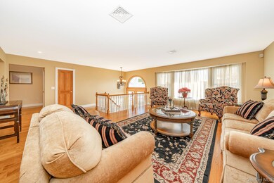 43 Duck Ln, West Islip, NY 11795 - photo 7