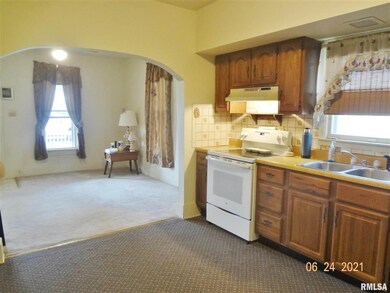 1421 N Mclean St, Lincoln, IL 62656 - photo 2