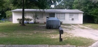 New roof post Ivan, painted and well maintained.