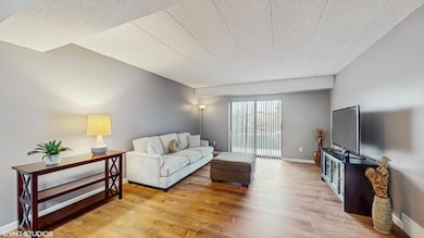 04_2371DeerpathDr_Unit101_2004_HiRes