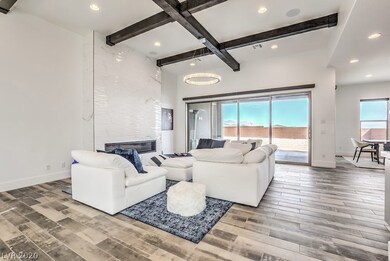 EXPANSIVE GREAT ROOM FLOORPLAN W/ SLIDING STACKING