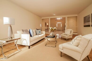 011-Living_Room-866129-mls