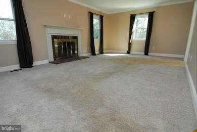 8905 Royal Ridge Ln, Laurel, MD 20708 - photo 6