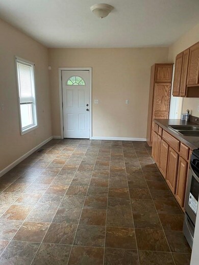 22 Burr St, Springfield, MA 01109 - photo 3