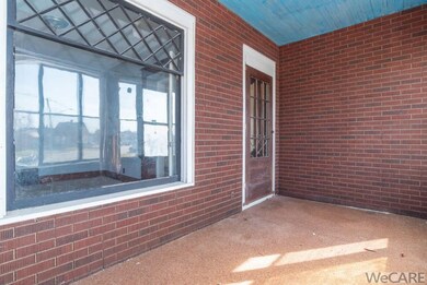 304 Defiance St, Wapakoneta, OH 45895 - photo 3