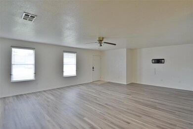 210 Dean Ct, Granbury, TX 76049 - photo 7