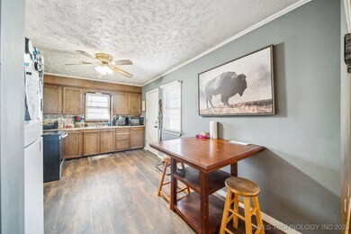202 S Ora St, Pryor, OK 74361 - photo 3