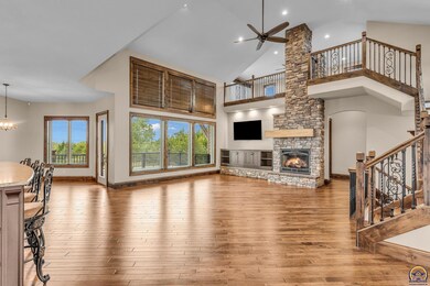 6413 SW Bayshore Dr, Topeka, KS 66610 - photo 6