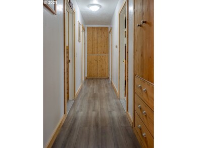 203 NW 7th Ave, John Day, OR 97845 - photo 4