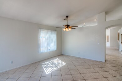 7 Living Room photo a
