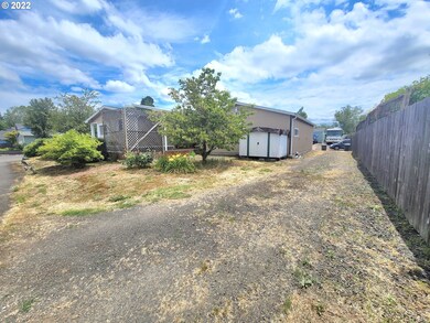 1565 Skipper Ave, Eugene, OR 97404 - photo 4