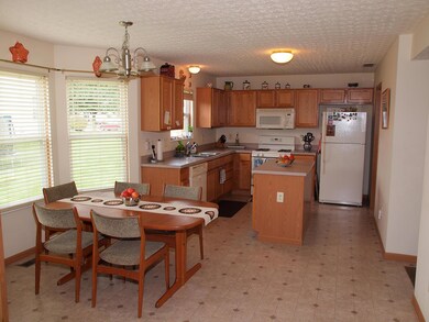 9203 Cambrian Commons Dr, Columbus, OH 43240 - photo 5