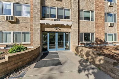 4400 Upton Ave S unit 405, Minneapolis, MN 55410 - photo 2